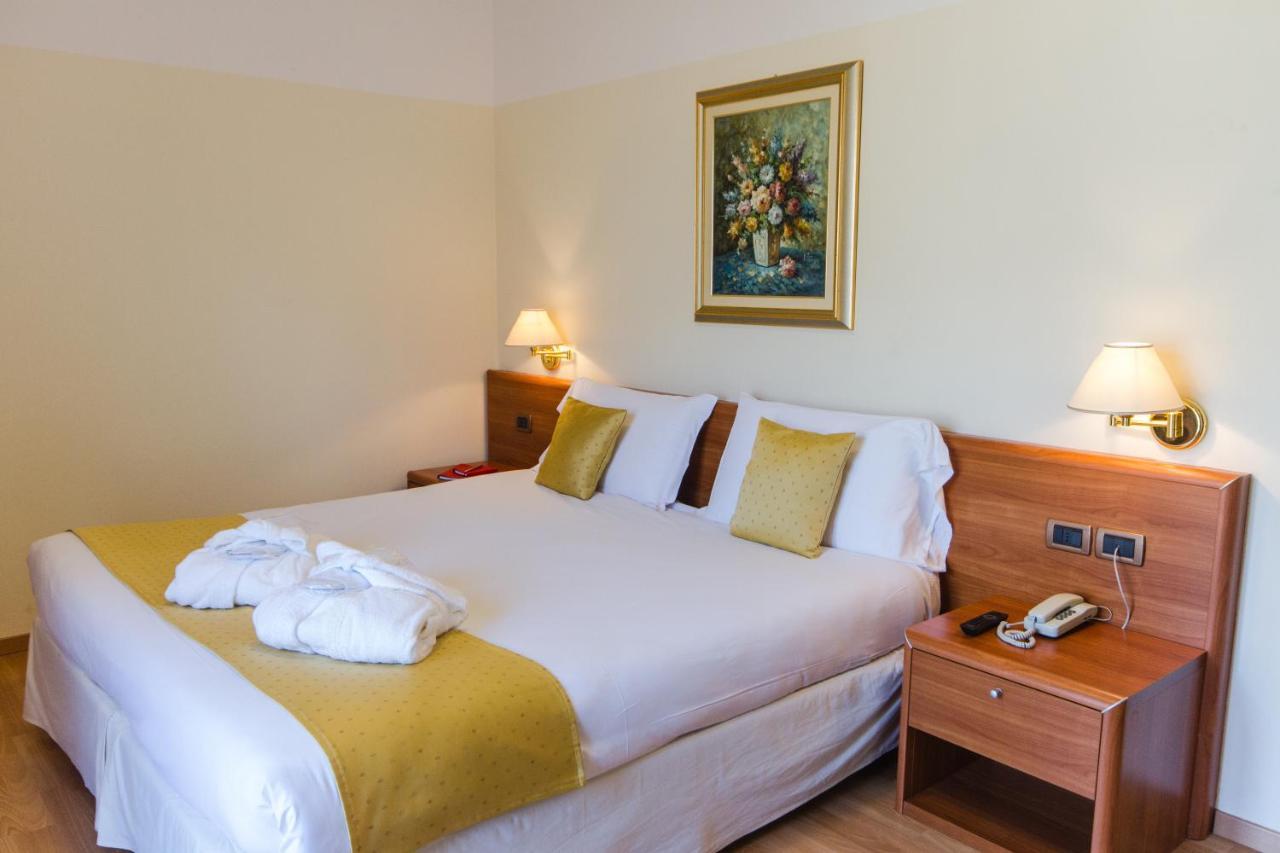 Hotel Sant'Ilario Роверето Екстериор снимка