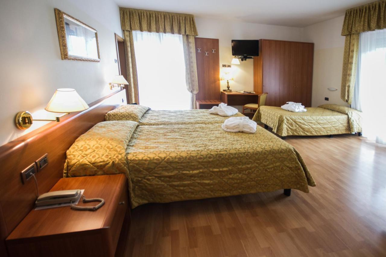 Hotel Sant'Ilario Роверето Екстериор снимка