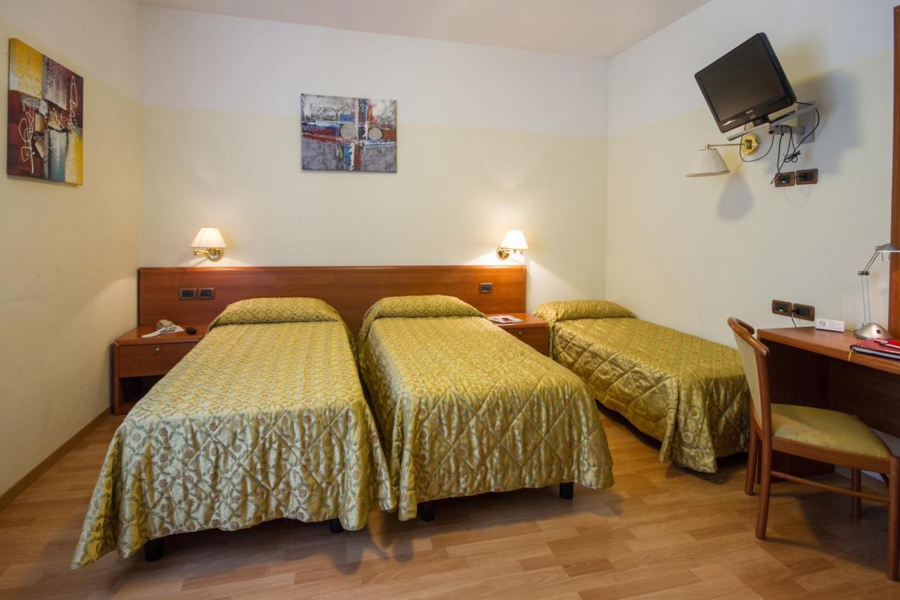 Hotel Sant'Ilario Роверето Екстериор снимка